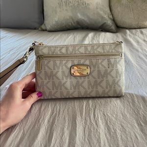 Michael kors wristlet
